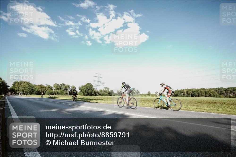 07.09.2025 - 19. Norderstedt Triathlon Michael Burmester http://msf.ph/oto/8859791 07.09.2025 15:48:45 Radfahren 1412 meine-sportfotos.de