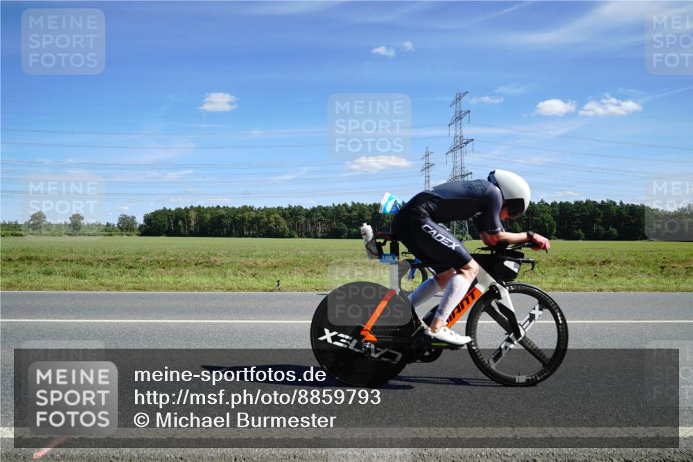 07.09.2025 - 19. Norderstedt Triathlon Michael Burmester http://msf.ph/oto/8859793 07.09.2025 13:43:33 Radfahren 960, 972, 1468 meine-sportfotos.de