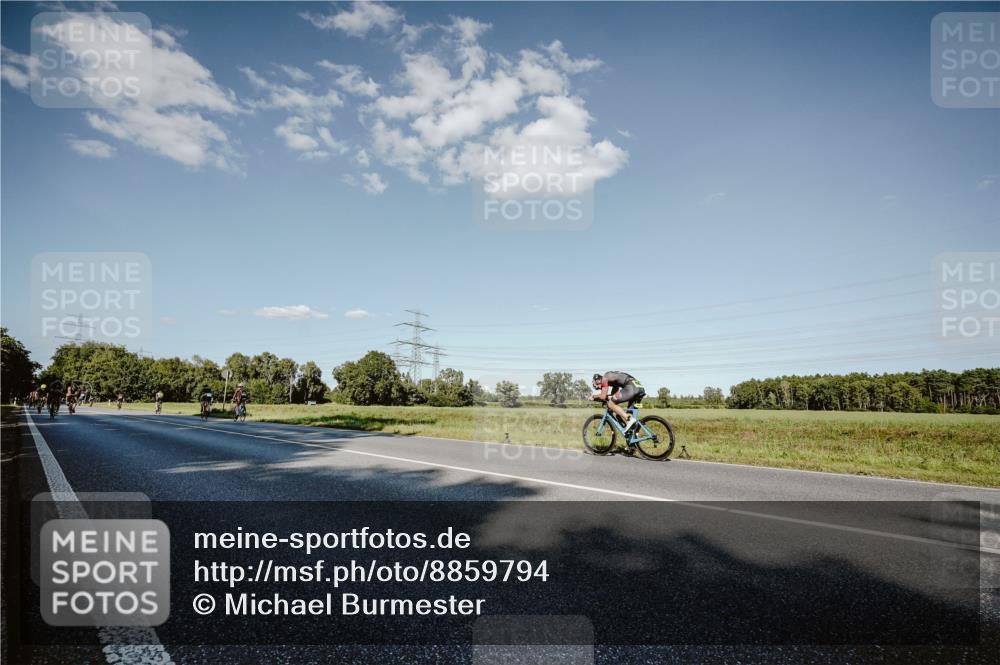 07.09.2025 - 19. Norderstedt Triathlon Michael Burmester http://msf.ph/oto/8859794 07.09.2025 15:48:47 Radfahren 516, 1405, 1412 meine-sportfotos.de
