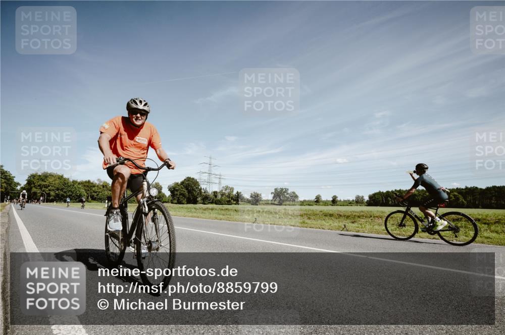 07.09.2025 - 19. Norderstedt Triathlon Michael Burmester http://msf.ph/oto/8859799 07.09.2025 12:48:16 Radfahren 1271, 1304 meine-sportfotos.de