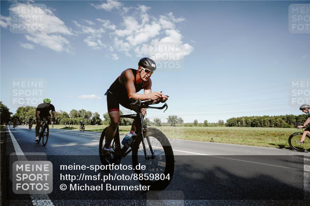 07.09.2025 - 19. Norderstedt Triathlon Michael Burmester http://msf.ph/oto/8859804 07.09.2025 15:48:50 Radfahren 384, 387, 516, 522, 1405 meine-sportfotos.de