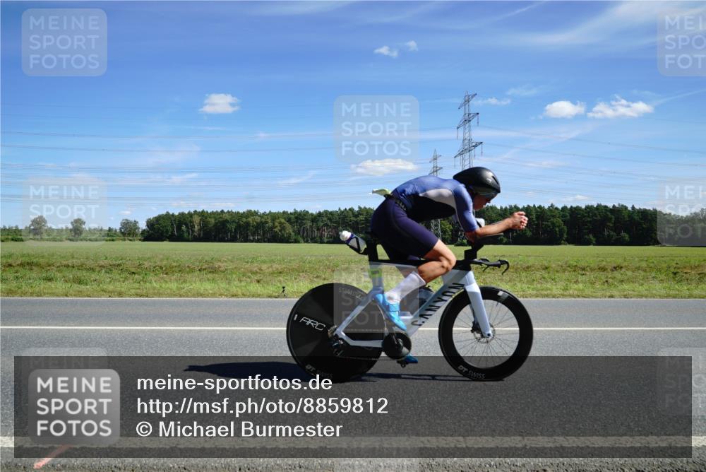 07.09.2025 - 19. Norderstedt Triathlon Michael Burmester http://msf.ph/oto/8859812 07.09.2025 13:43:39 Radfahren 972, 980 meine-sportfotos.de