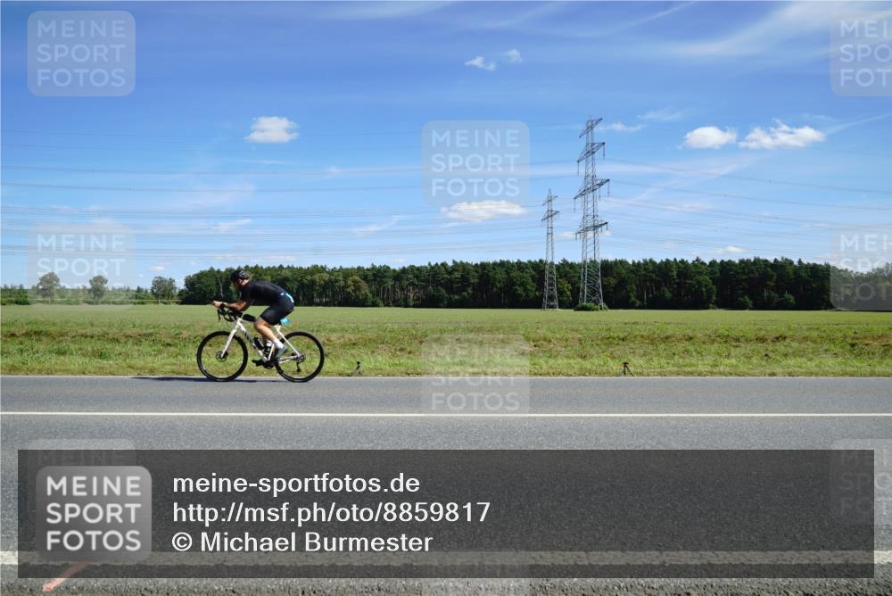 07.09.2025 - 19. Norderstedt Triathlon Michael Burmester http://msf.ph/oto/8859817 07.09.2025 13:43:46 Radfahren 1039 meine-sportfotos.de