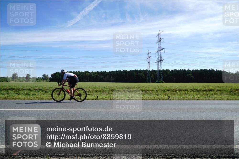 07.09.2025 - 19. Norderstedt Triathlon Michael Burmester http://msf.ph/oto/8859819 07.09.2025 11:42:16 Radfahren 1349 meine-sportfotos.de