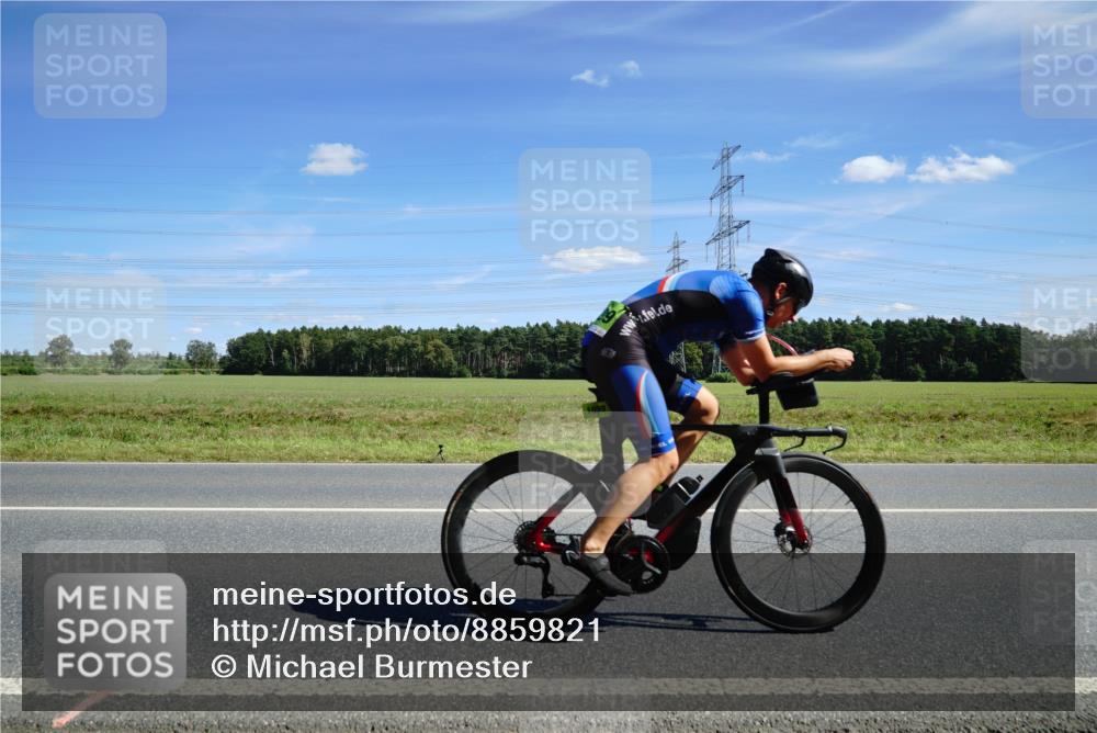 07.09.2025 - 19. Norderstedt Triathlon Michael Burmester http://msf.ph/oto/8859821 07.09.2025 13:43:46 Radfahren 1039 meine-sportfotos.de