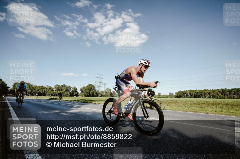 07.09.2025 - 19. Norderstedt Triathlon Michael Burmester http://msf.ph/oto/8859822 07.09.2025 15:48:56 Radfahren 387, 405, 1593 meine-sportfotos.de