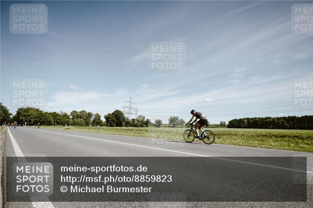 07.09.2025 - 19. Norderstedt Triathlon Michael Burmester http://msf.ph/oto/8859823 07.09.2025 12:48:35 Radfahren 248 meine-sportfotos.de