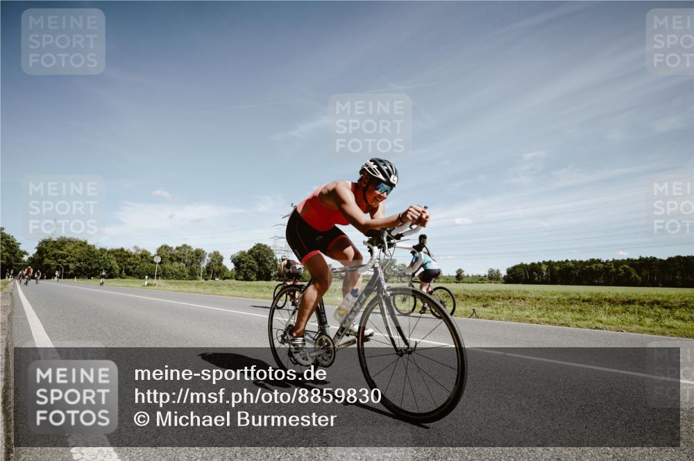 07.09.2025 - 19. Norderstedt Triathlon Michael Burmester http://msf.ph/oto/8859830 07.09.2025 12:48:40 Radfahren 798 meine-sportfotos.de