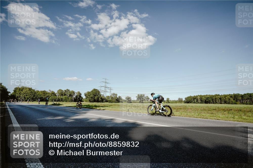 07.09.2025 - 19. Norderstedt Triathlon Michael Burmester http://msf.ph/oto/8859832 07.09.2025 15:48:58 Radfahren 405, 1593 meine-sportfotos.de