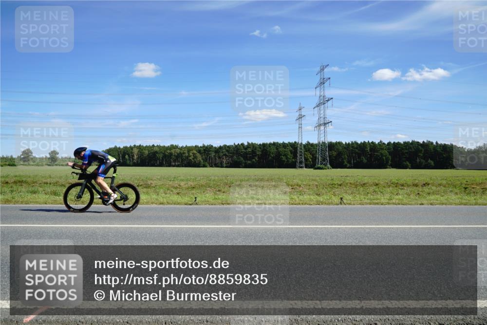 07.09.2025 - 19. Norderstedt Triathlon Michael Burmester http://msf.ph/oto/8859835 07.09.2025 13:43:53 Radfahren 985, 1018 meine-sportfotos.de