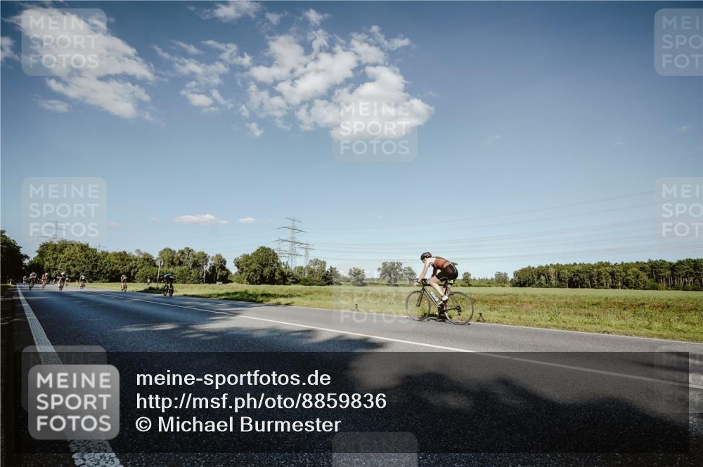 07.09.2025 - 19. Norderstedt Triathlon Michael Burmester http://msf.ph/oto/8859836 07.09.2025 15:49:01 Radfahren 402, 504, 1070 meine-sportfotos.de
