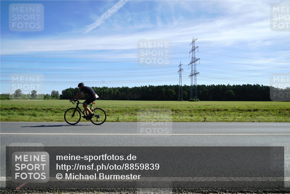 07.09.2025 - 19. Norderstedt Triathlon Michael Burmester http://msf.ph/oto/8859839 07.09.2025 11:42:33 Radfahren 1363 meine-sportfotos.de