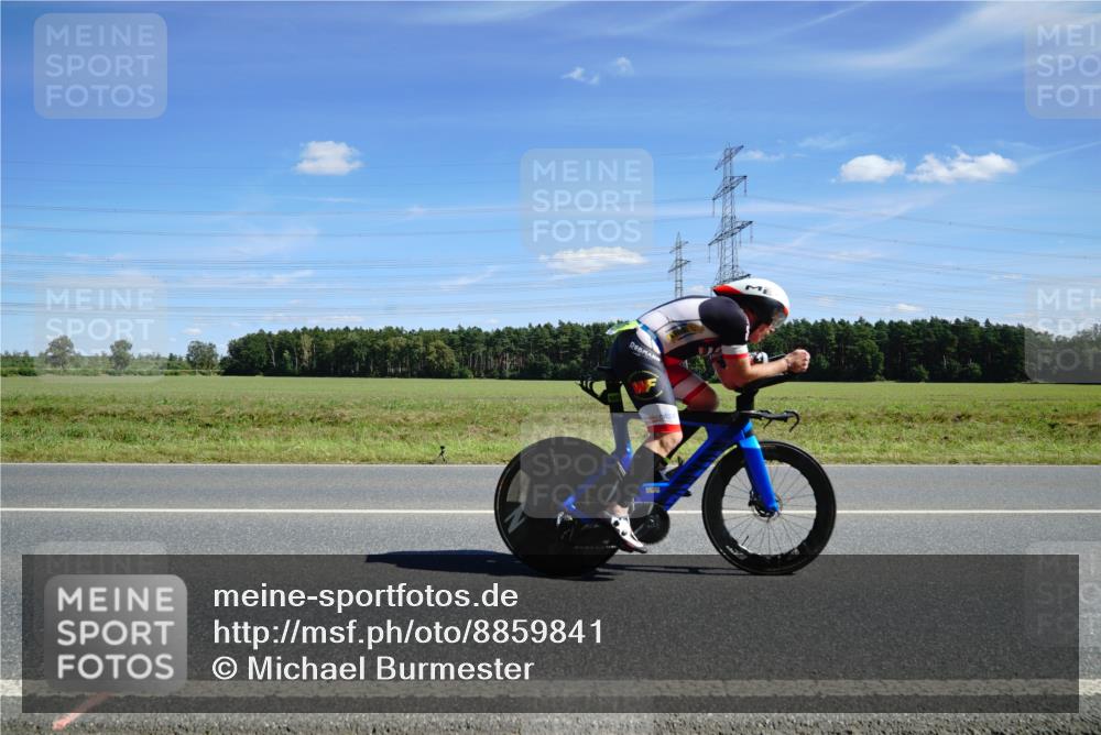 07.09.2025 - 19. Norderstedt Triathlon Michael Burmester http://msf.ph/oto/8859841 07.09.2025 13:43:55 Radfahren 985, 1018 meine-sportfotos.de