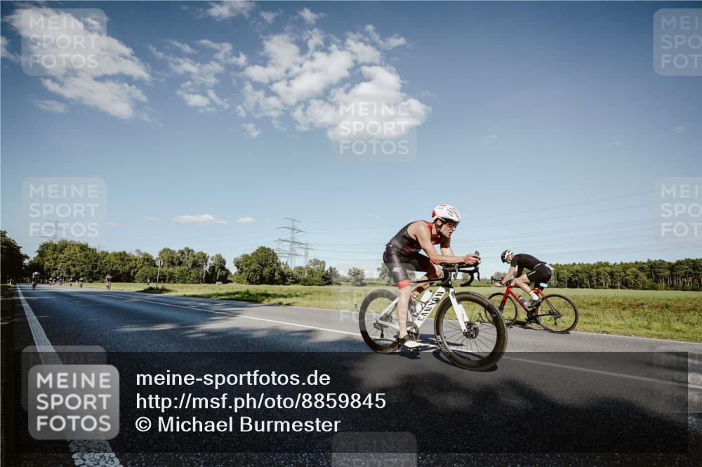 07.09.2025 - 19. Norderstedt Triathlon Michael Burmester http://msf.ph/oto/8859845 07.09.2025 15:49:05 Radfahren 402, 504, 1070, 1476 meine-sportfotos.de