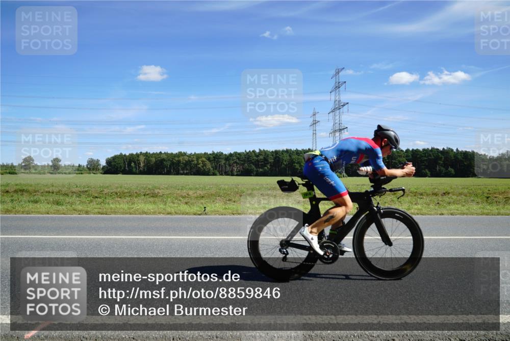 07.09.2025 - 19. Norderstedt Triathlon Michael Burmester http://msf.ph/oto/8859846 07.09.2025 13:43:56 Radfahren 985, 1018 meine-sportfotos.de