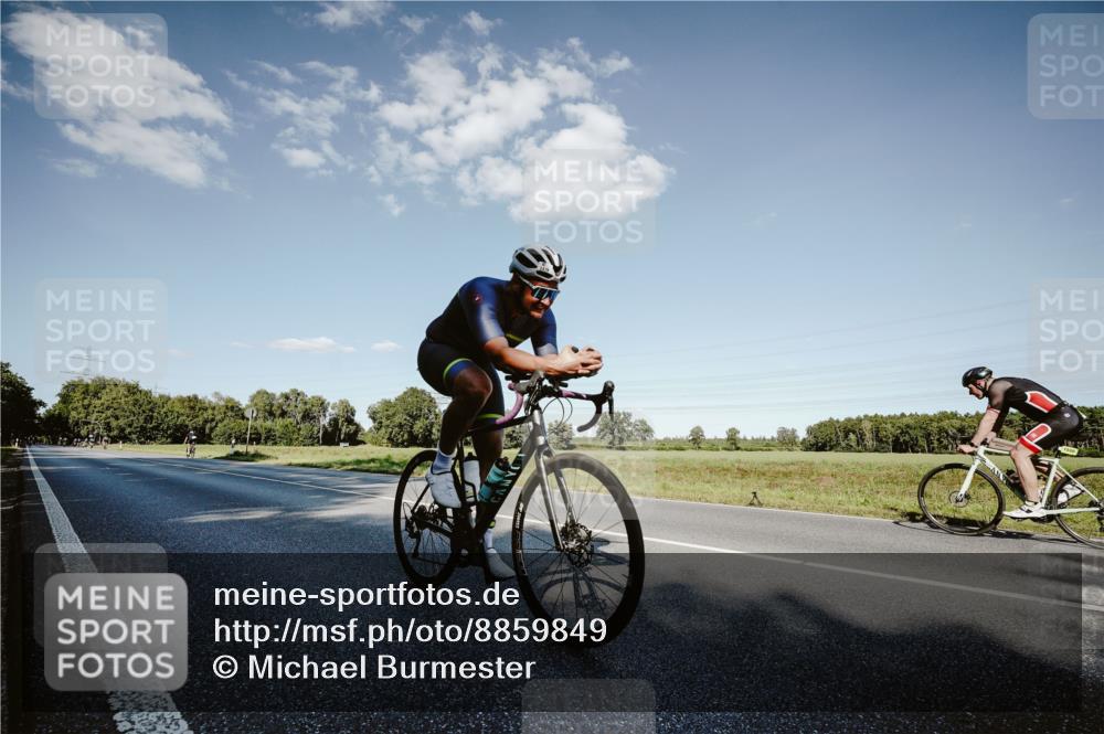 07.09.2025 - 19. Norderstedt Triathlon Michael Burmester http://msf.ph/oto/8859849 07.09.2025 15:49:09 Radfahren 1476 meine-sportfotos.de