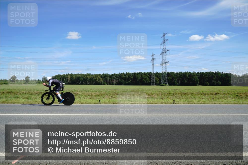 07.09.2025 - 19. Norderstedt Triathlon Michael Burmester http://msf.ph/oto/8859850 07.09.2025 13:43:57 Radfahren 985, 1018 meine-sportfotos.de