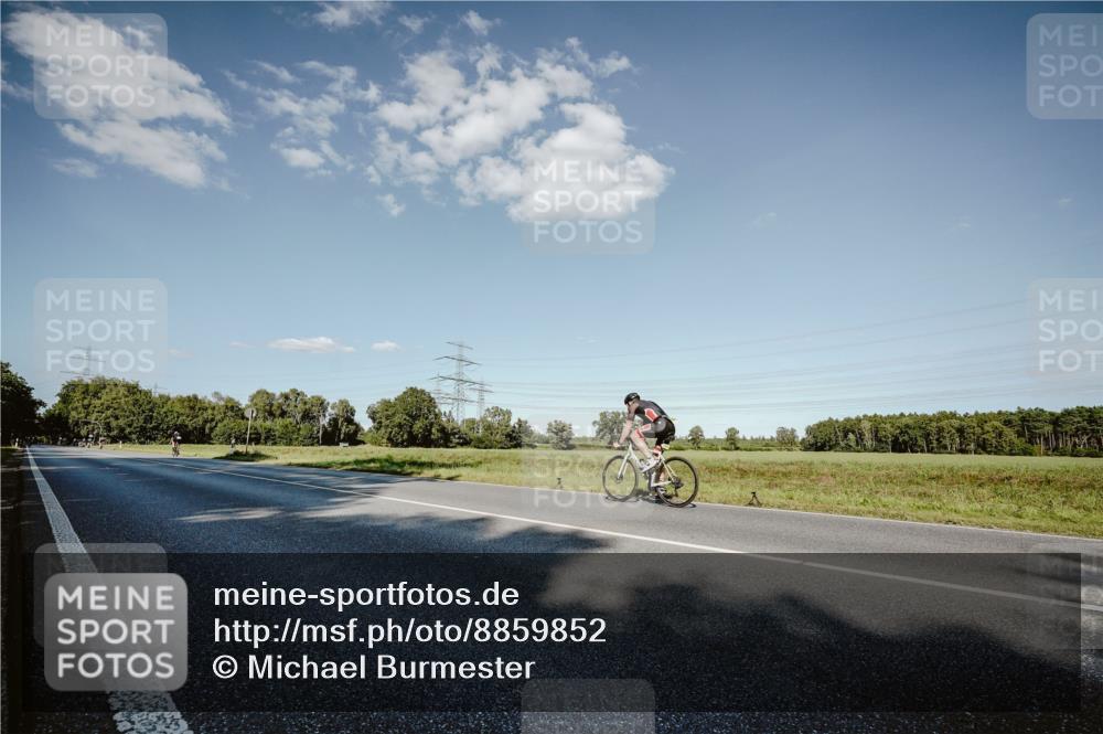 07.09.2025 - 19. Norderstedt Triathlon Michael Burmester http://msf.ph/oto/8859852 07.09.2025 15:49:09 Radfahren 1476 meine-sportfotos.de