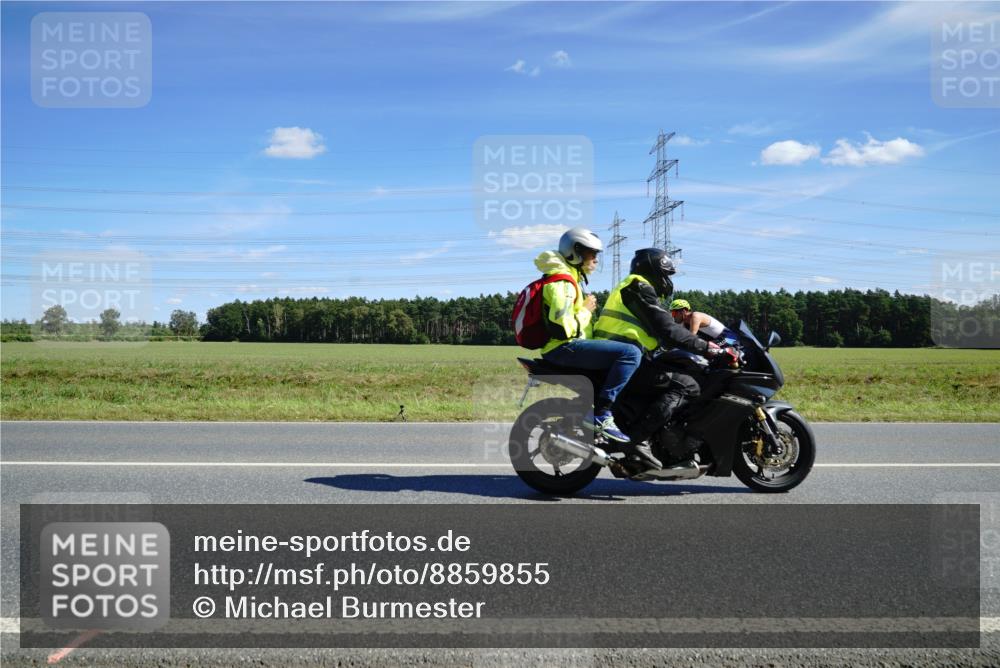 07.09.2025 - 19. Norderstedt Triathlon Michael Burmester http://msf.ph/oto/8859855 07.09.2025 13:44:00 Radfahren  meine-sportfotos.de