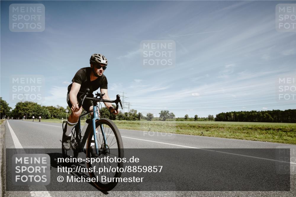 07.09.2025 - 19. Norderstedt Triathlon Michael Burmester http://msf.ph/oto/8859857 07.09.2025 12:48:55 Radfahren 142, 1216 meine-sportfotos.de