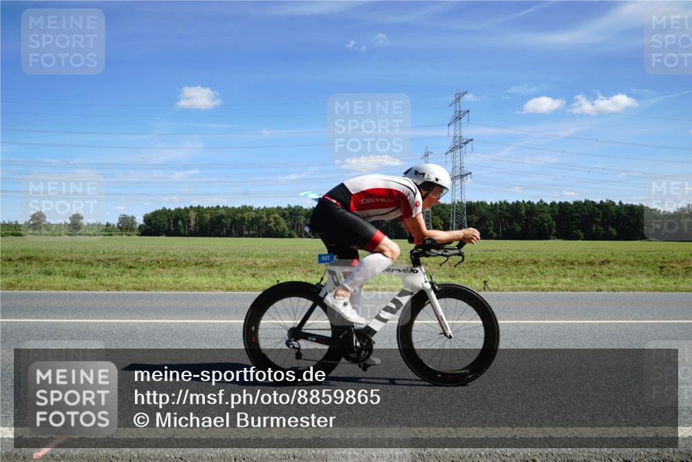 07.09.2025 - 19. Norderstedt Triathlon Michael Burmester http://msf.ph/oto/8859865 07.09.2025 13:44:09 Radfahren 422, 958 meine-sportfotos.de