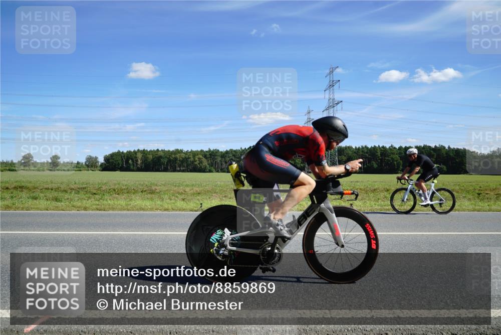 07.09.2025 - 19. Norderstedt Triathlon Michael Burmester http://msf.ph/oto/8859869 07.09.2025 13:44:10 Radfahren 422, 958 meine-sportfotos.de