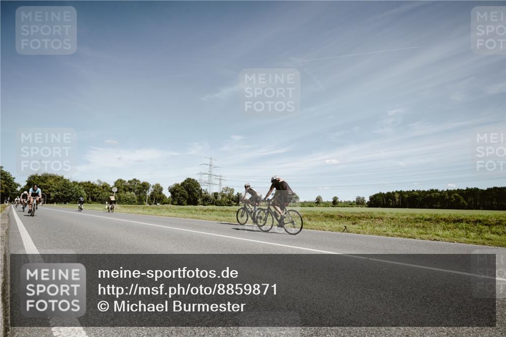 07.09.2025 - 19. Norderstedt Triathlon Michael Burmester http://msf.ph/oto/8859871 07.09.2025 12:49:04 Radfahren 249, 288 meine-sportfotos.de