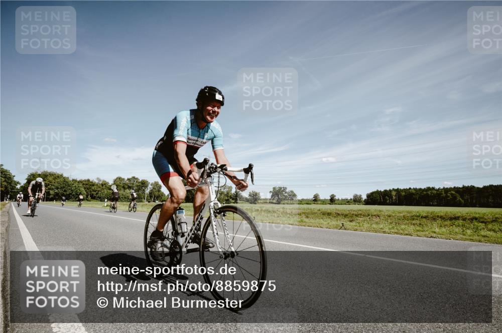 07.09.2025 - 19. Norderstedt Triathlon Michael Burmester http://msf.ph/oto/8859875 07.09.2025 12:49:06 Radfahren 249, 288 meine-sportfotos.de