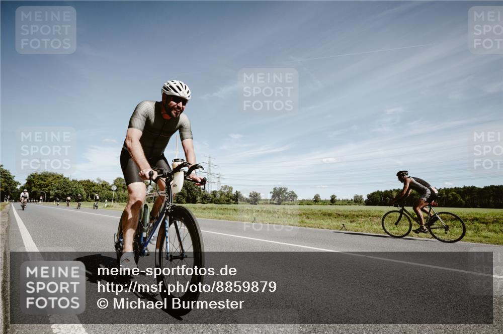 07.09.2025 - 19. Norderstedt Triathlon Michael Burmester http://msf.ph/oto/8859879 07.09.2025 12:49:07 Radfahren 249, 288 meine-sportfotos.de
