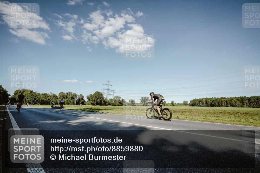 07.09.2025 - 19. Norderstedt Triathlon Michael Burmester http://msf.ph/oto/8859880 07.09.2025 15:49:23 Radfahren 934, 938 meine-sportfotos.de