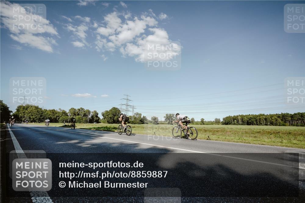 07.09.2025 - 19. Norderstedt Triathlon Michael Burmester http://msf.ph/oto/8859887 07.09.2025 15:49:25 Radfahren 938 meine-sportfotos.de