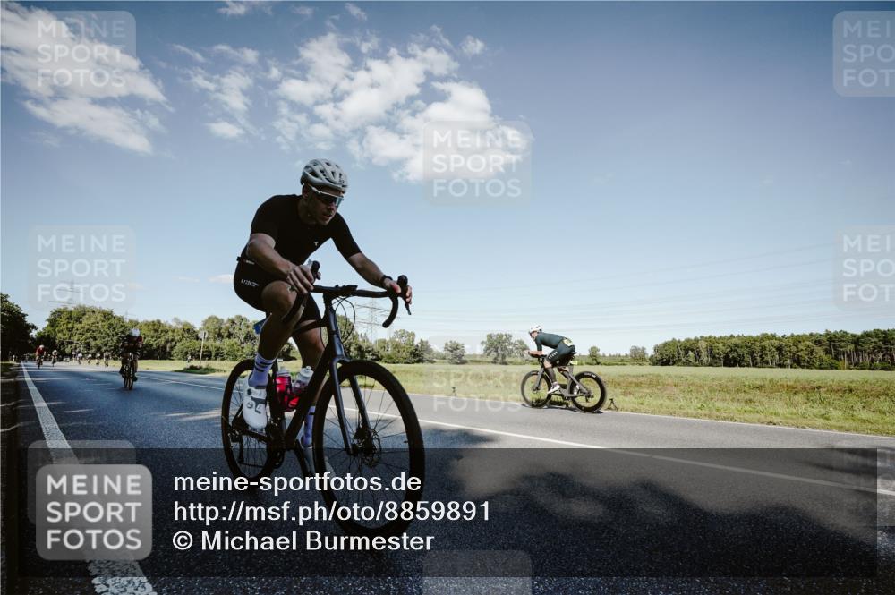 07.09.2025 - 19. Norderstedt Triathlon Michael Burmester http://msf.ph/oto/8859891 07.09.2025 15:49:29 Radfahren 372, 1054 meine-sportfotos.de