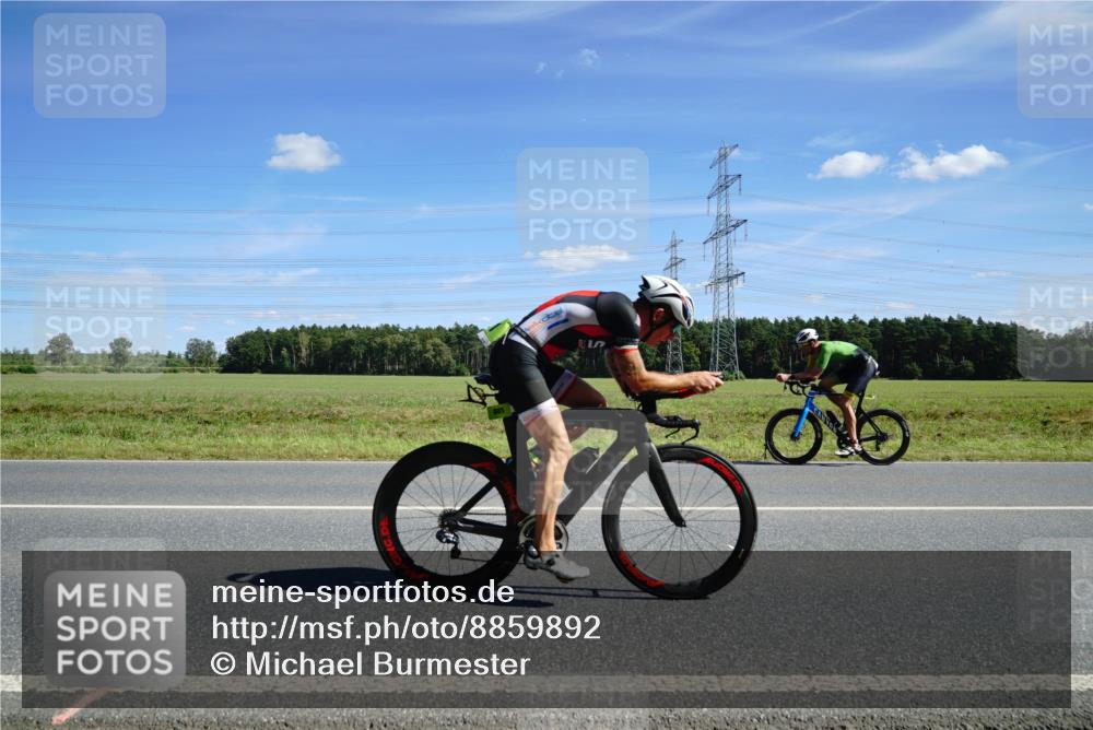 07.09.2025 - 19. Norderstedt Triathlon Michael Burmester http://msf.ph/oto/8859892 07.09.2025 13:44:20 Radfahren 981 meine-sportfotos.de