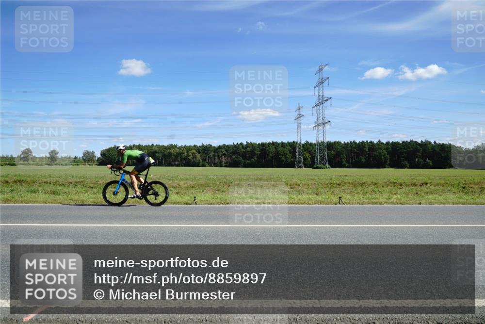 07.09.2025 - 19. Norderstedt Triathlon Michael Burmester http://msf.ph/oto/8859897 07.09.2025 13:44:20 Radfahren 981 meine-sportfotos.de