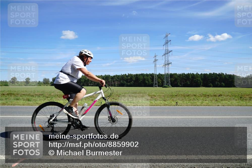 07.09.2025 - 19. Norderstedt Triathlon Michael Burmester http://msf.ph/oto/8859902 07.09.2025 13:44:24 Radfahren 708 meine-sportfotos.de
