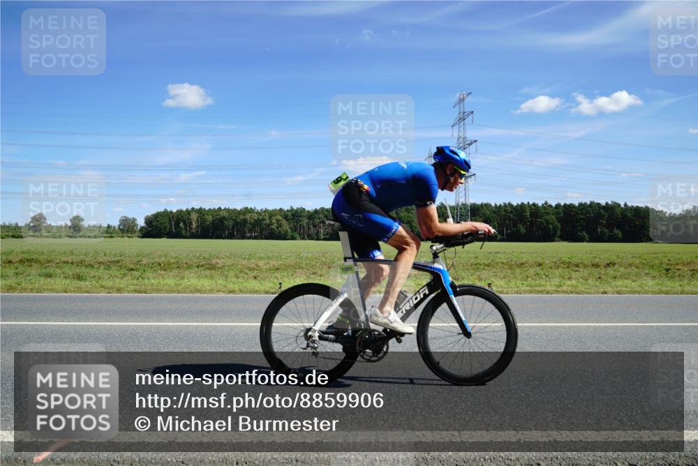 07.09.2025 - 19. Norderstedt Triathlon Michael Burmester http://msf.ph/oto/8859906 07.09.2025 13:44:30 Radfahren 1009 meine-sportfotos.de