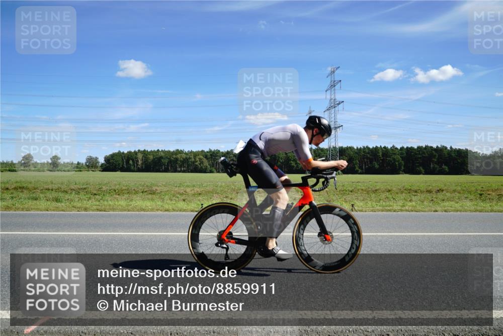 07.09.2025 - 19. Norderstedt Triathlon Michael Burmester http://msf.ph/oto/8859911 07.09.2025 13:44:34 Radfahren 996, 1401 meine-sportfotos.de