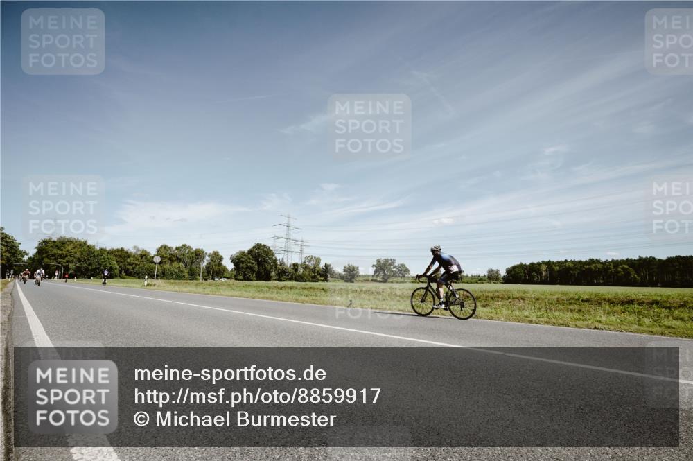 07.09.2025 - 19. Norderstedt Triathlon Michael Burmester http://msf.ph/oto/8859917 07.09.2025 12:49:39 Radfahren  meine-sportfotos.de