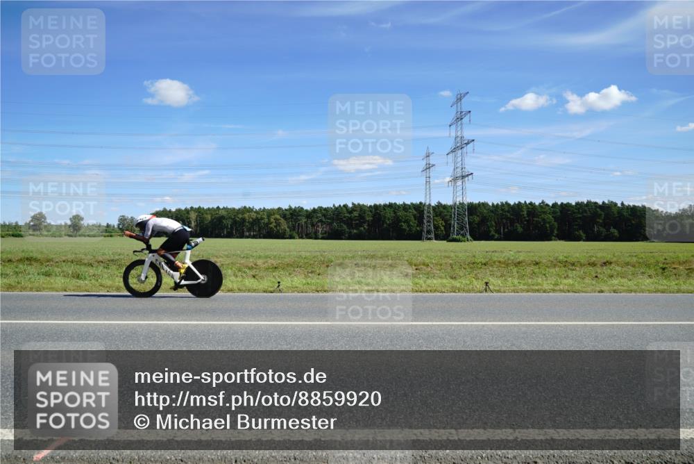 07.09.2025 - 19. Norderstedt Triathlon Michael Burmester http://msf.ph/oto/8859920 07.09.2025 13:44:57 Radfahren 974 meine-sportfotos.de
