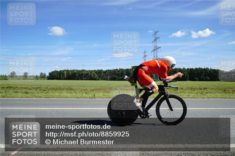 07.09.2025 - 19. Norderstedt Triathlon Michael Burmester http://msf.ph/oto/8859925 07.09.2025 13:45:00 Radfahren 974 meine-sportfotos.de