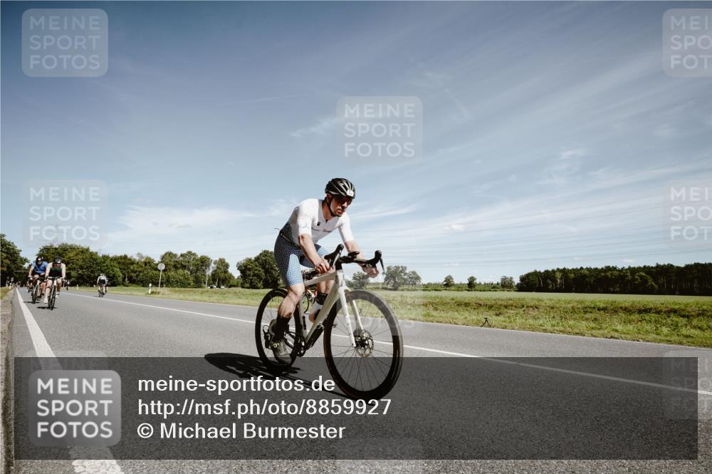 07.09.2025 - 19. Norderstedt Triathlon Michael Burmester http://msf.ph/oto/8859927 07.09.2025 12:49:44 Radfahren 174, 240, 311 meine-sportfotos.de