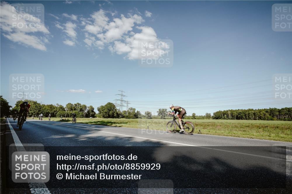 07.09.2025 - 19. Norderstedt Triathlon Michael Burmester http://msf.ph/oto/8859929 07.09.2025 15:49:42 Radfahren 501, 508, 1047 meine-sportfotos.de