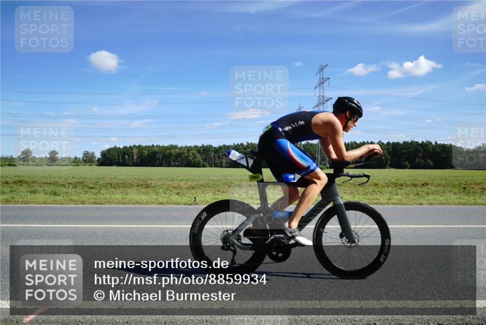 07.09.2025 - 19. Norderstedt Triathlon Michael Burmester http://msf.ph/oto/8859934 07.09.2025 13:45:33 Radfahren 1042 meine-sportfotos.de