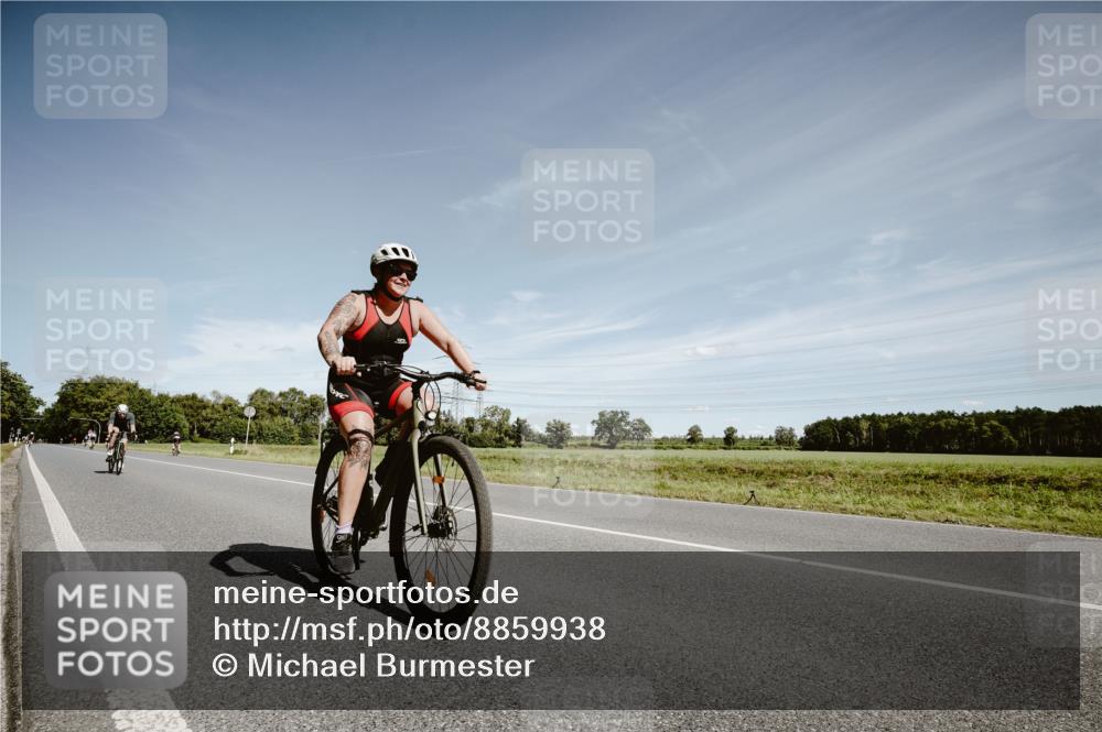07.09.2025 - 19. Norderstedt Triathlon Michael Burmester http://msf.ph/oto/8859938 07.09.2025 12:49:48 Radfahren 240, 311, 1234, 1477 meine-sportfotos.de
