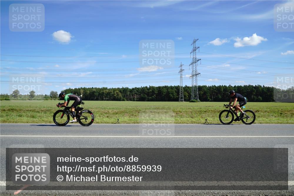 07.09.2025 - 19. Norderstedt Triathlon Michael Burmester http://msf.ph/oto/8859939 07.09.2025 13:45:36 Radfahren 995 meine-sportfotos.de