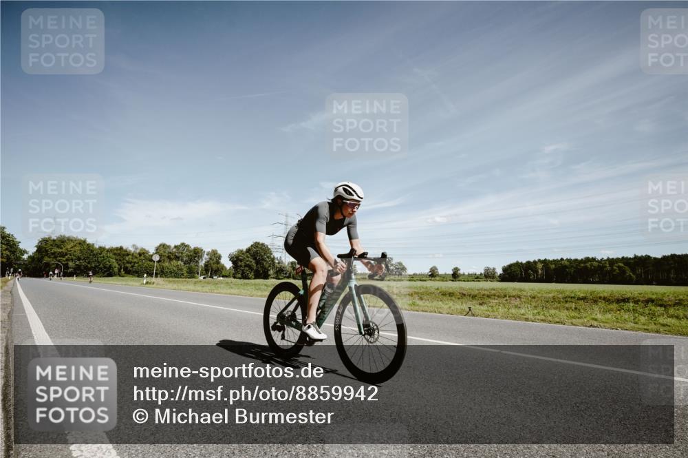 07.09.2025 - 19. Norderstedt Triathlon Michael Burmester http://msf.ph/oto/8859942 07.09.2025 12:49:49 Radfahren 311, 1234, 1477 meine-sportfotos.de