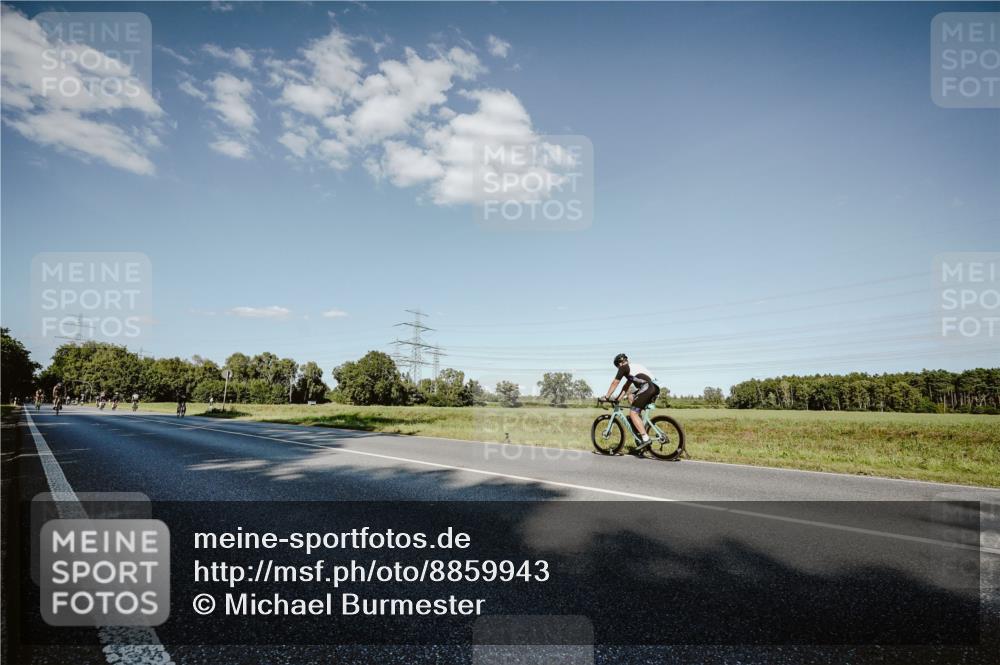 07.09.2025 - 19. Norderstedt Triathlon Michael Burmester http://msf.ph/oto/8859943 07.09.2025 15:49:48 Radfahren 882, 1047 meine-sportfotos.de
