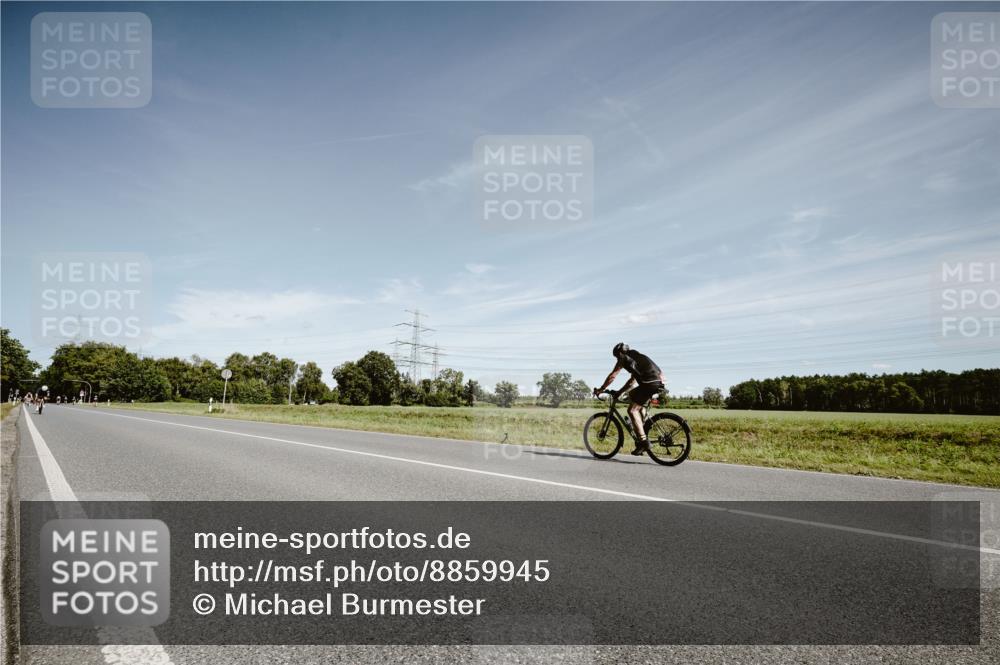 07.09.2025 - 19. Norderstedt Triathlon Michael Burmester http://msf.ph/oto/8859945 07.09.2025 12:49:53 Radfahren 1354 meine-sportfotos.de