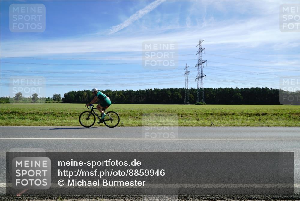 07.09.2025 - 19. Norderstedt Triathlon Michael Burmester http://msf.ph/oto/8859946 07.09.2025 11:44:18 Radfahren 1229 meine-sportfotos.de