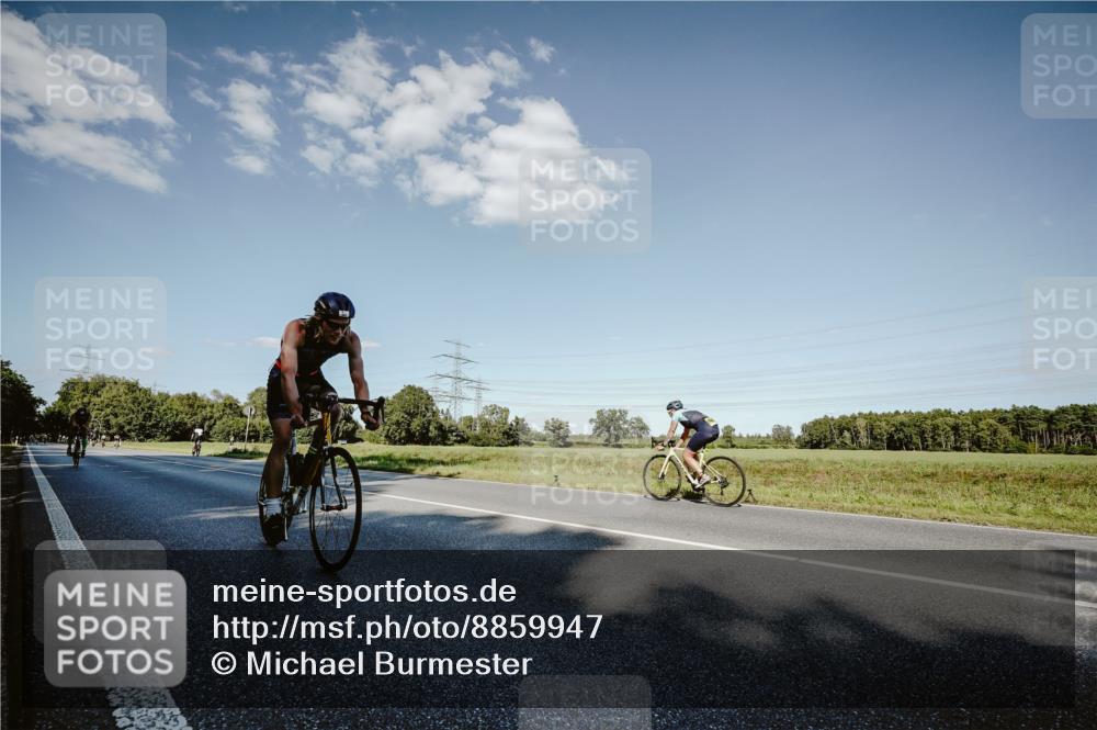 07.09.2025 - 19. Norderstedt Triathlon Michael Burmester http://msf.ph/oto/8859947 07.09.2025 15:49:51 Radfahren 882, 910 meine-sportfotos.de